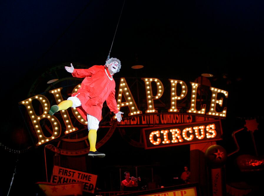 Barry Lubin, astro del espectáculo de Big Apple Circus "Grandma Goes to Hollywood", (Foto: AP)