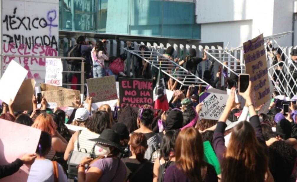 Cientos marchan en los estados por el Día Internacional de la Mujer