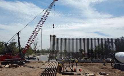 Trump presume inicio de construcción del muro; fotos muestran remplazo de vallas