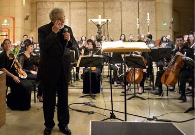 Plácido Domingo homenajea a su hermana en concierto