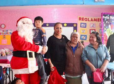 Santa Claus regala audición a Alan