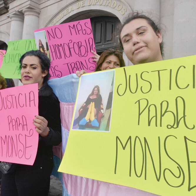 El Colectivo Chicas Aeropuerto, protestaron frente a la Cámara de Diputados, tras la muerte de Monse , ocurrida el fin de semana. (ARTEMIO GUERRA BAZ. CUARTOSCURO)
