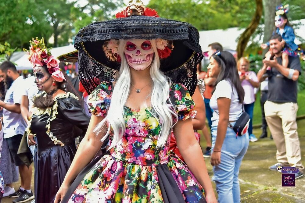 Un festival de catrinas se desplegó, con una variedad de sabores y músicas provenientes de México, en el Parque Nacional, emblemático de la capital costarricense. Foto: José Meléndez / El Universal