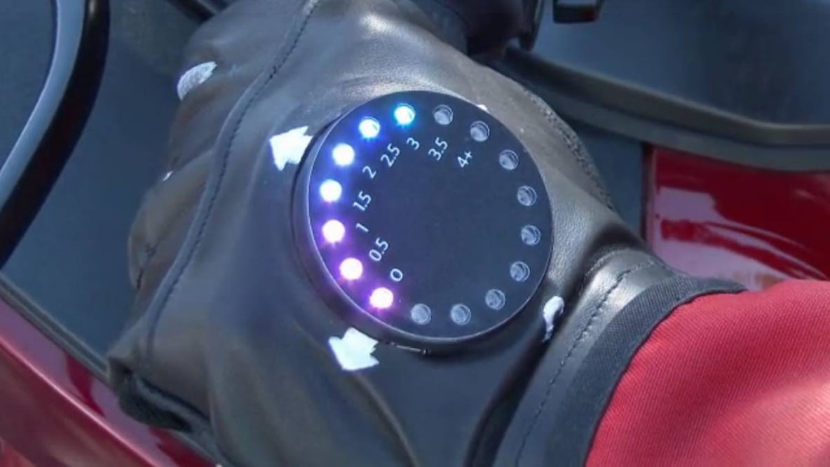 Guantes con navegador GPS para conducir