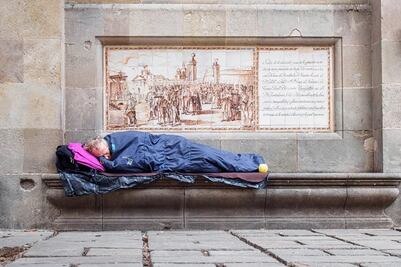 TikTok: ¿Por qué cuestionan popular reto que promueve “ayudar” a personas en situación de calle?