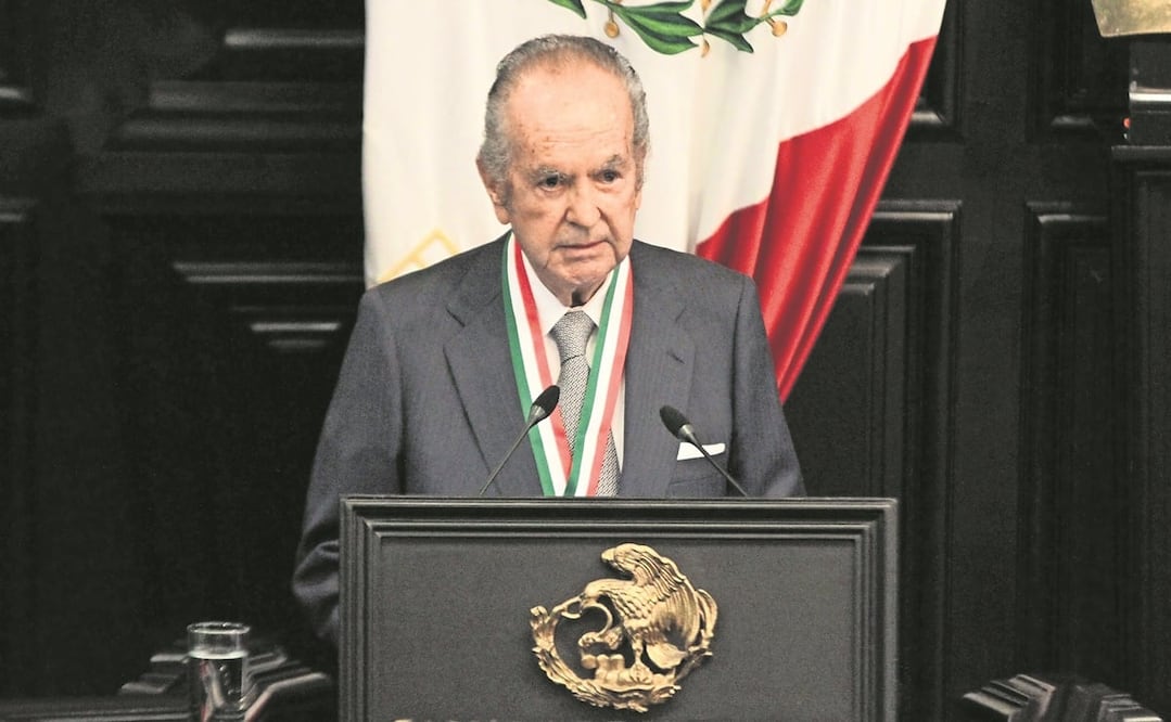 Alberto Baillères recibió la medalla Belisario Domínguez Foto: Archivo