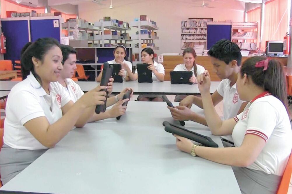 Analistas en telecomunicaciones consideraron que fue buena la decisión de cancelar la Red Troncal, pues con CFE Telecom se harían competencia. Foto/ARCHIVO EL UNIVERSAL