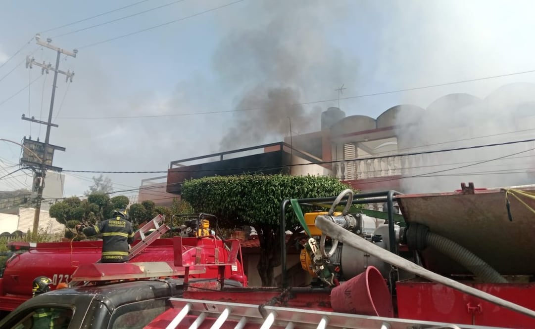 La tarde de este sábado, se registró una explosión dentro de una vivienda en la colonia Lindavista, alcaldía Gustavo A. Madero.
Foto: Especial.
