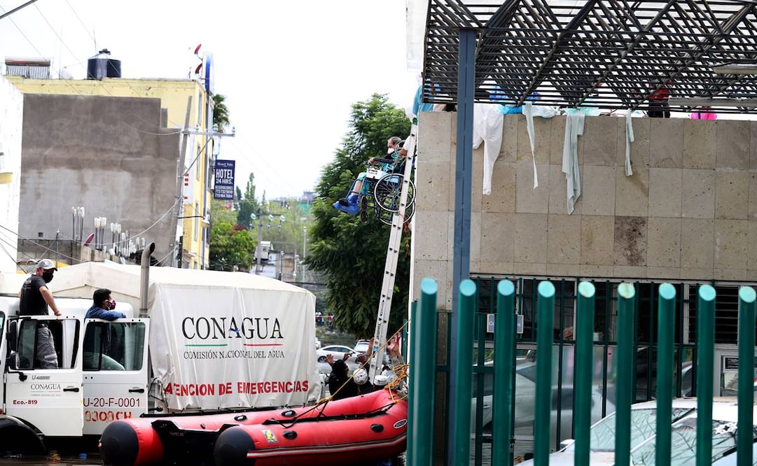 Las lluvias y escurrimientos de la tromba en Ecatepec, Estado de México, provocaron el desbordamiento del río Tula, de acuerdo con Protección Civil estatal. Fotos: Valente Rosas. EL UNIVERSAL