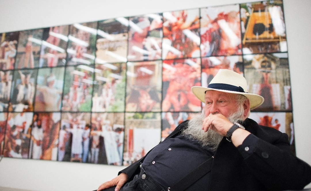 El pintor y artista de performance austriaco Hermann Nitsch durante una visita guiada a la exposición "Cuerpo, psique y tabú. Foto: EFE/Christian Bruna