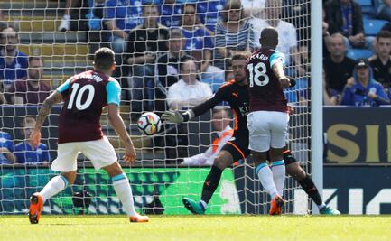 Sin Chicharito, West Ham vence al Leicester