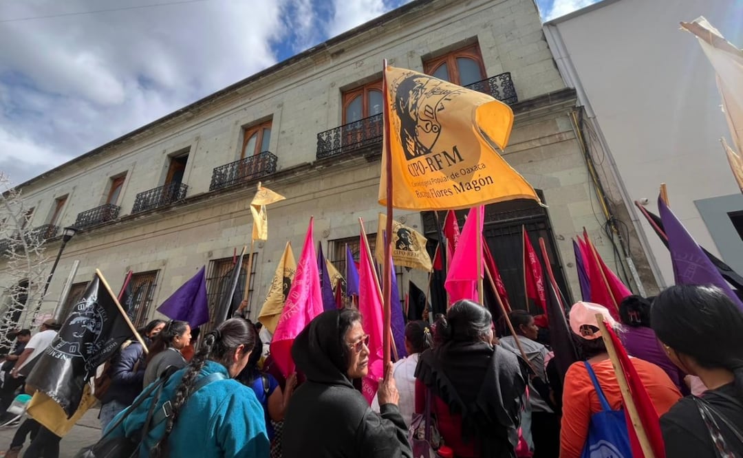 Mujeres del CIPO toman palacio de gobierno de Oaxaca; exigen justicia y atención social. Foto: Especial