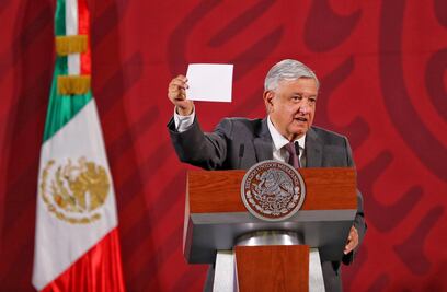 Ofrece AMLO a conservadores adelantar revocación de mandato para 2021