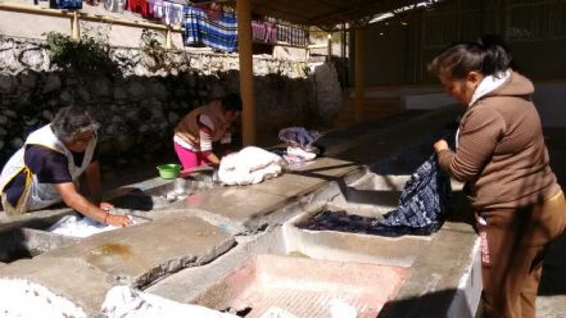 Antes lavaban ropa en ríos; hoy, en lavaderos