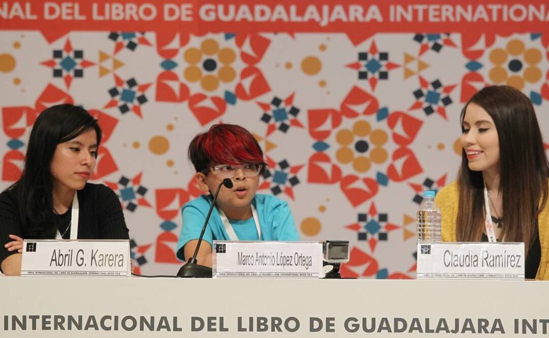 Marco Antonio López, el más joven de los "booktubers" galardonados, de solo once años, narró cómo comenzó hace dos años con su canal. FOTO: EFE.