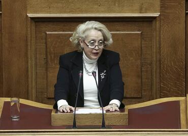 Elige Grecia a una primera ministra interina