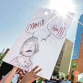 Retienen a cifra récord de menores migrantes