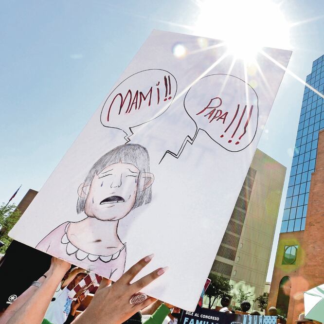 Rechazo. La política de separar familias migrantes generó una ola de protestas en Estados Unidos. (MATT YORK. AP)