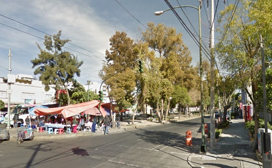 En la indagatoria se establece que el sábado pasado los dos agraviados acudieron al negocio de comida ubicado en el cruce de Plutarco Elías Calles y Emilio Carranza (Foto: Google Maps)