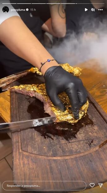 Peso Pluma degustó el platillo popular de Nusr-Et. Foto: Instagram