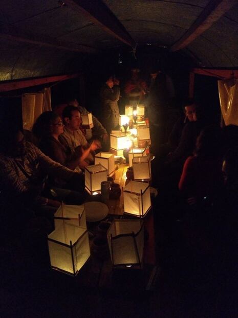 Libera una linterna flotante en la Noche de los Deseos en Xochimilco