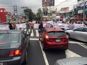 Vecinos cierran avenida Miguel Ángel de Quevedo