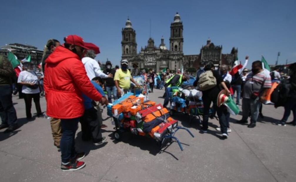 Marcha de FRENAAA llega al Zócalo; extenderán su plantón a toda la explanada
