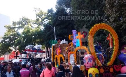 Alistan carros alegóricos en el Ángel para desfile de Día de Muertos