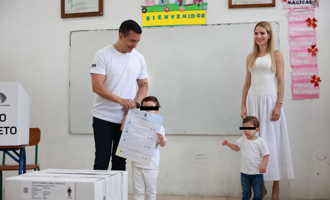 Daniel Noboa vota en el referéndum. (16/11/25) Foto: X @Presidencia_Ec