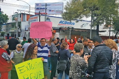En Azcapotzalco cierran calles por falta de agua