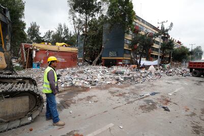 Hay 328 mil negocios afectados por el sismo: Inegi