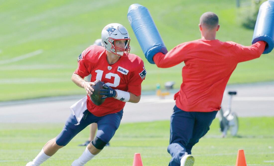 El quarterback de Patriots encara la nueva temporada con 41 años. Foto: STEVEN SENNE. AP
