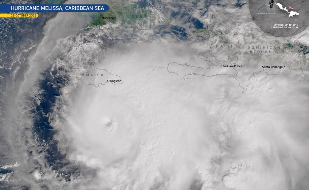 El NHC advirtió que se trata de “una situación extremadamente peligrosa y que amenaza la vida”, por lo que pidió a la gente no salir de sus refugios mientras pasa el ojo del huracán. Foto: EFE