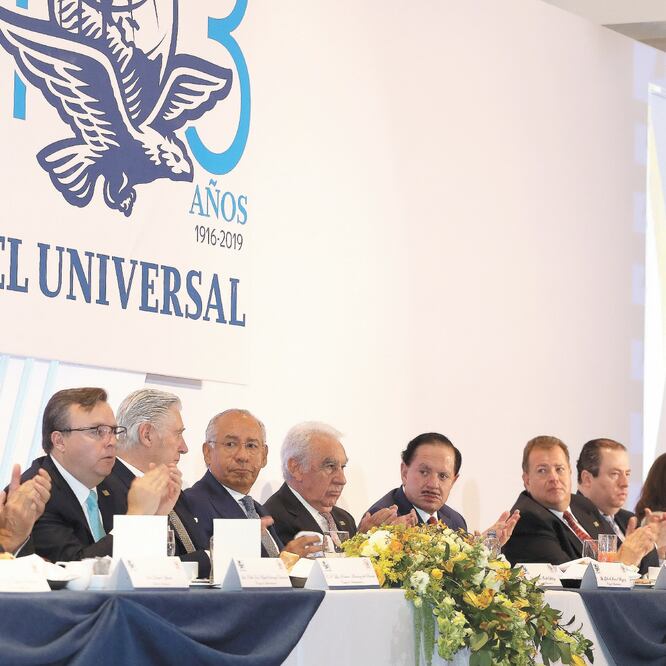 Miembros del Consejo de Administración y del Editorial Consultivo de EL UNIVERSAL estuvieron presentes en el presidium de la celebración. Foto: CARLOS MEJÍA. EL UNIVERSAL
