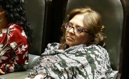 Diputada de Morena se envuelve en su chal y se queda dormida en debate educativo