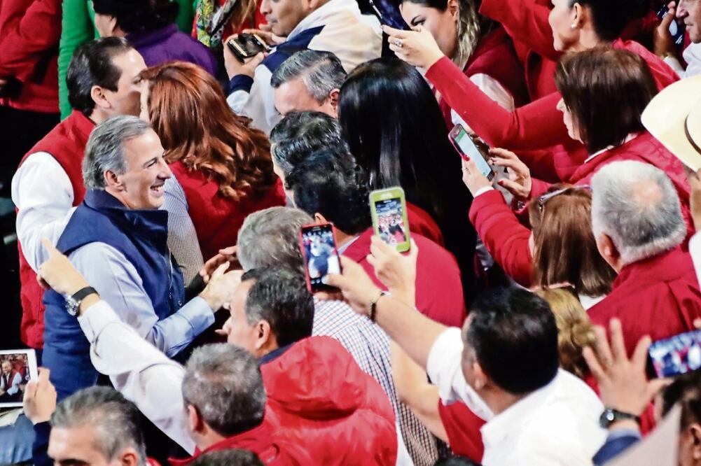 En su visita a la ciudad de Monterrey, José Antonio Meade, aspirante presidencial, hizo énfasis en que un elemento transversal de la economía familiar es la seguridad. (IVAN STEPHENS. EL UNIVERSAL)