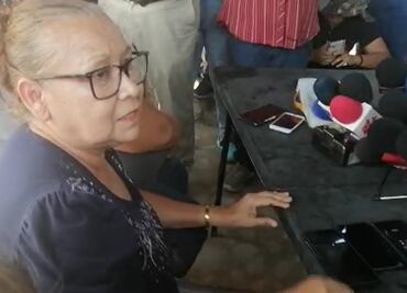 Familiares de mineros atrapados exigen renuncia de coordinadora de Protección Civil: "no sabe nada", dicen