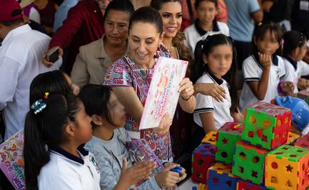 Sheinbaum participa en Feria de Paz en Acapulco; cambia juguetes bélicos por educativos