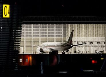 Luxurious presidential plane returns to Mexico