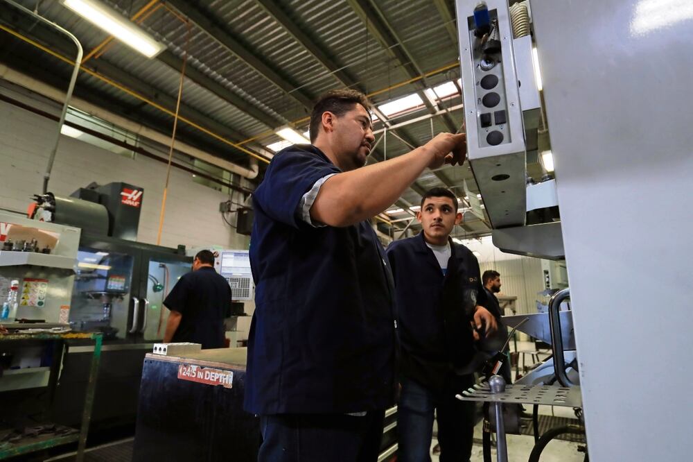 Algunas empresas grandes, incluso con más de mil empleados, son las que recurren a este esquema de evasión, aseguran especialistas en temas fiscales, Foto: Archivo / EL UNIVERSAL