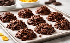 Cómo hacer un snack con chocolate y hojuelas de maíz