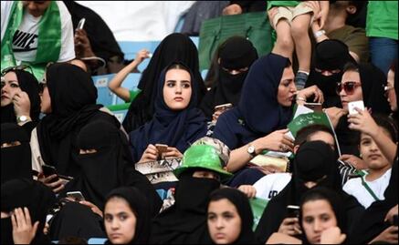 Mujeres entrarán por primera vez a un estadio de futbol en Arabia Saudita 