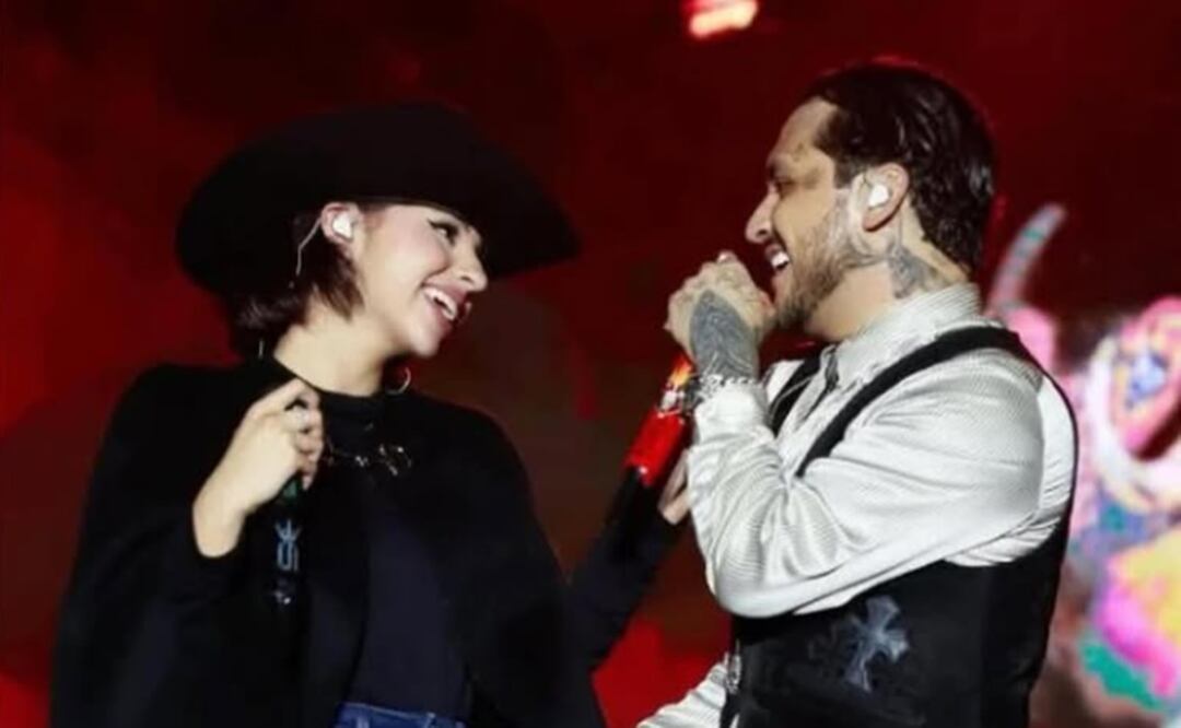 Ángela Aguilar y Christian Nodal se muestran enamorados arriba y afuera del escenario, se casaron en julio de 2024 en medio de la polémica.
