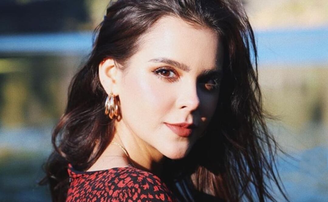 La Youtuber compartió un par de fotografías luciendo un hermoso vestido. Foto: Instagram