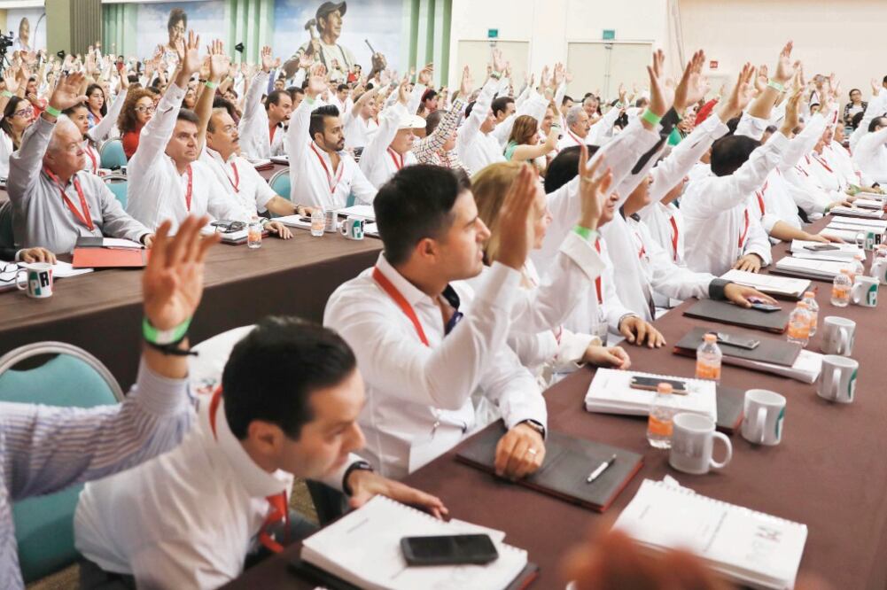 En la Mesa Temática de Estatutos, del 9 de agosto en Campeche, los priístas aprobaron abrir las candidaturas a puestos de elección popular a los ciudadanos. (ARCHIVO EL UNIVERSAL) 