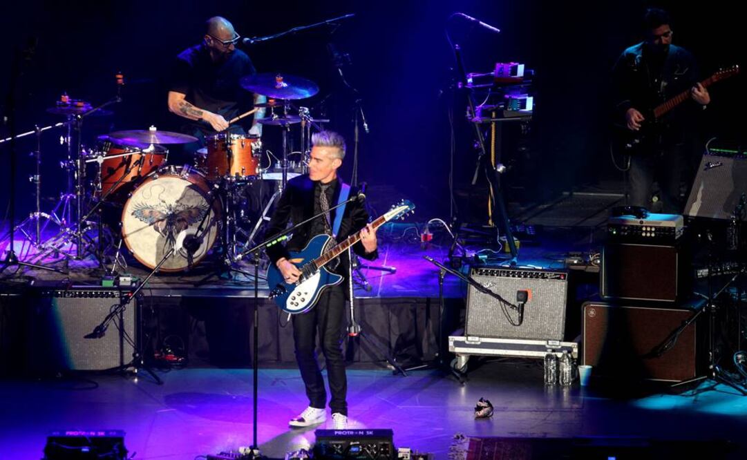 El repertorio dio inicio con "Tornasol" seguida de "Entra en el agua" y "Celofán". FOTO: Valente Rosas/EL UNIVERSAL.