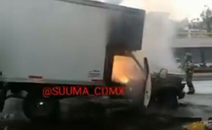 Camioneta se incendia en avenida Revolución