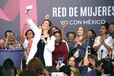 Reprueban a políticos su riqueza súbita