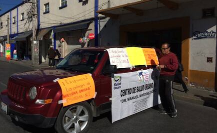 Protestan trabajadores de salud por obra inconclusa en Oaxaca