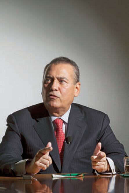 Manlio Fabio Beltrones busca dirigir al PRI junto con su compañera de fórmula, Carolina Monroy. Hoy registra su candidatura (FEDERICO GAMA. EL UNIVERSAL)